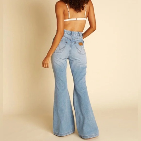 BILLABONG X WRANGLER WOMEN'S HIGH RISE FLORAL PATCHWORK Jeans sz 26 NWT - Picture 2 of 8